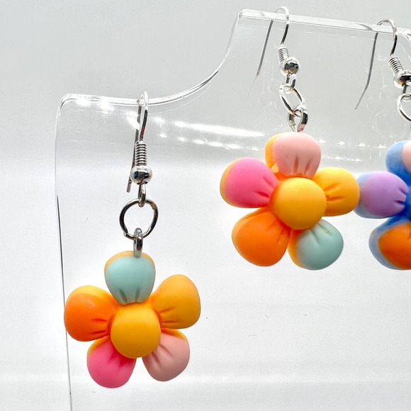 90s Earrings - Flower Earring - Rainbow Earring - Daisy Earring - Summer Earring - Picture 3 of 10